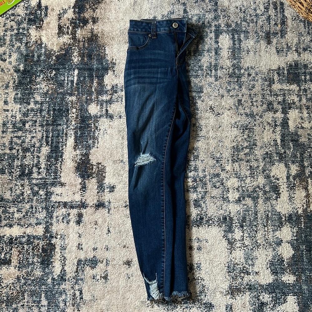 High rise ripped jeans